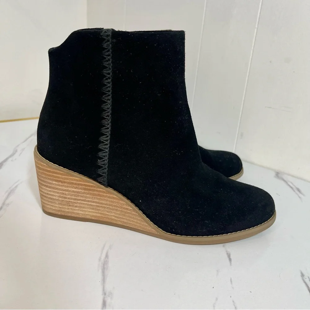 TOMS Joanna Black Leather Wedge Ankle Boots- Women's Size 7.5